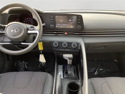 2023 Hyundai Elantra SE