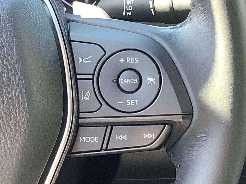 2020 Toyota Camry Hybrid SE