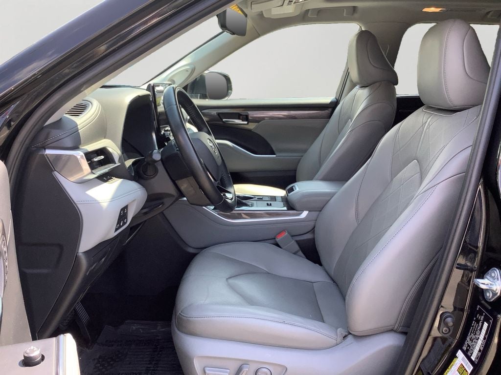 2021 Toyota Highlander Hybrid Platinum