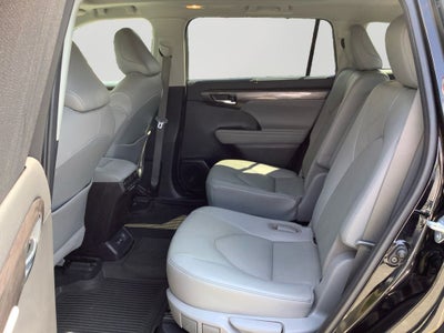 2021 Toyota Highlander Hybrid Platinum