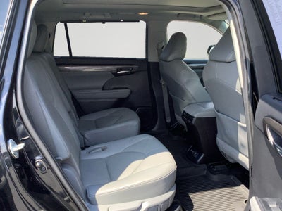 2021 Toyota Highlander Hybrid Platinum