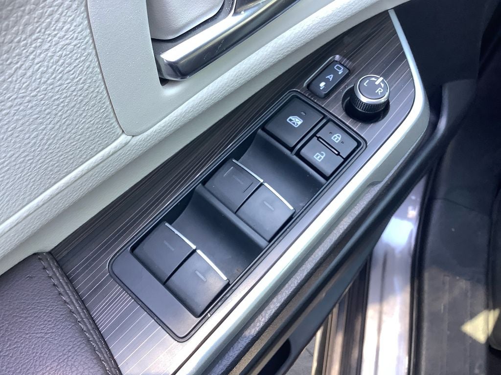 2023 Toyota Sienna Platinum 7 Passenger