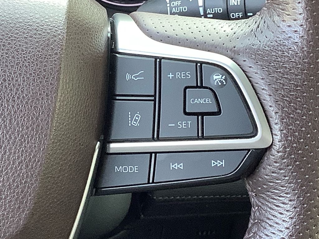2023 Toyota Sienna Platinum 7 Passenger