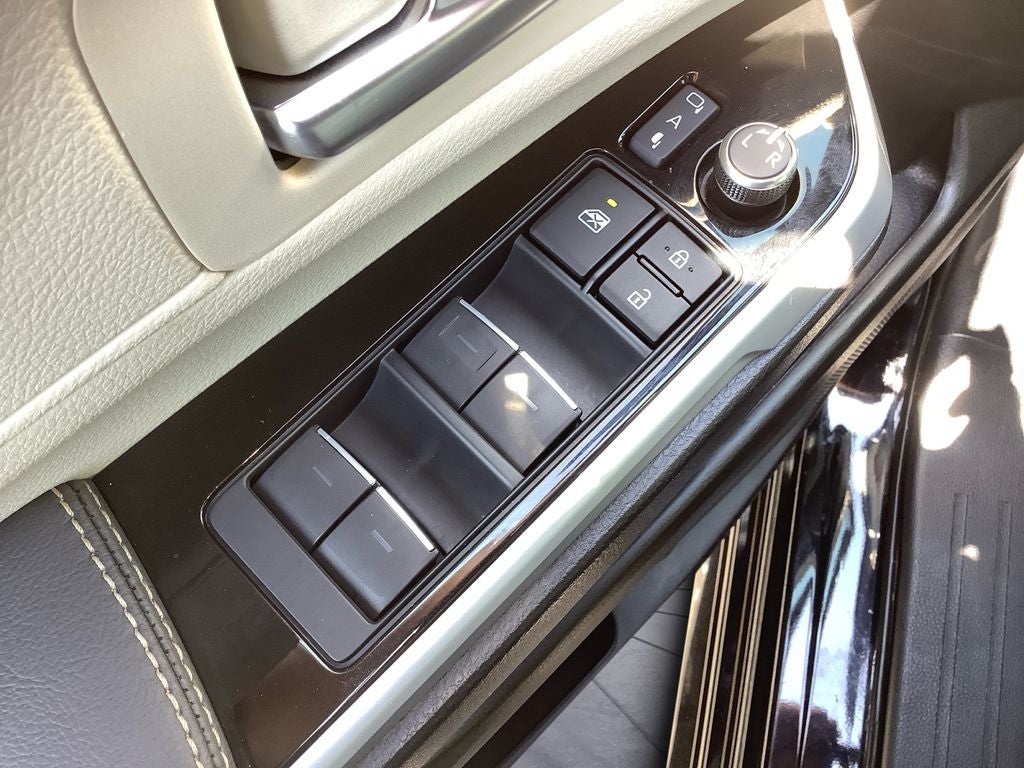 2025 Toyota Sienna Platinum 7 Passenger