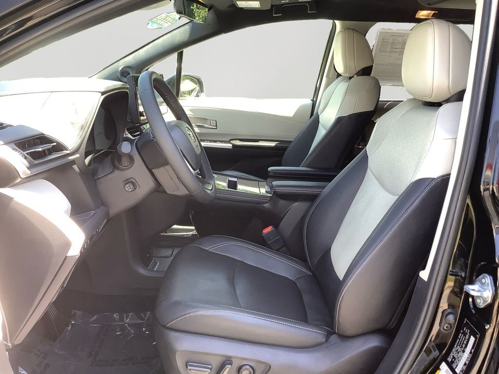 2025 Toyota Sienna Platinum 7 Passenger