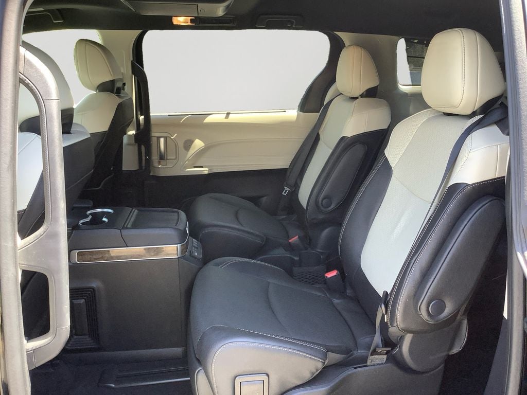2025 Toyota Sienna Platinum 7 Passenger