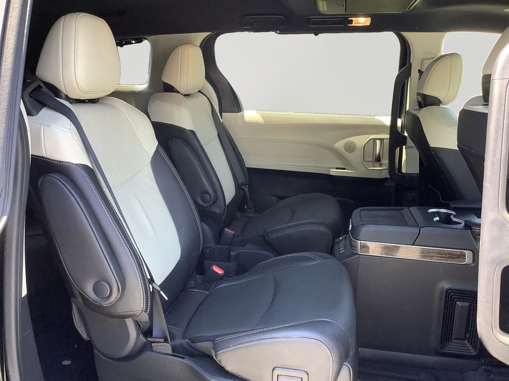 2025 Toyota Sienna Platinum 7 Passenger