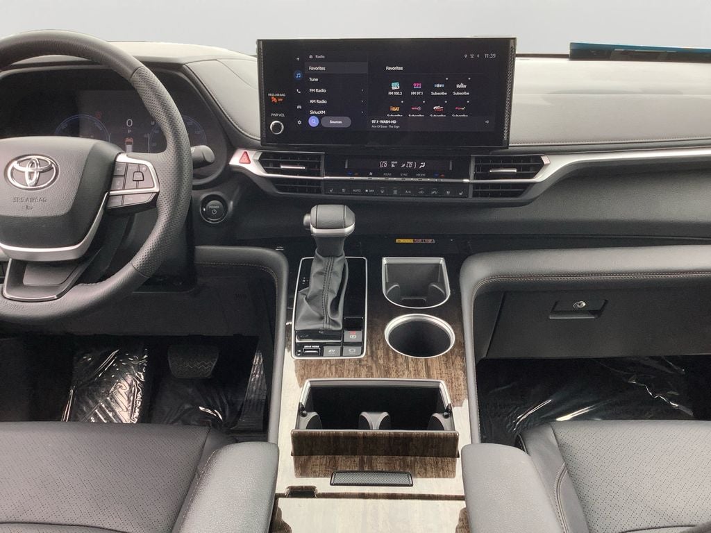 2025 Toyota Sienna Platinum 7 Passenger