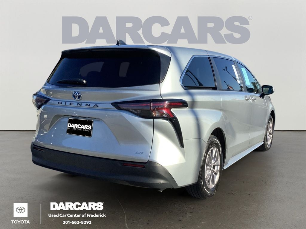 2025 Toyota Sienna LE 8 Passenger