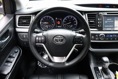 2017 Toyota Highlander SE