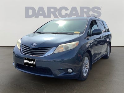2013 Toyota Sienna XLE 8 Passenger