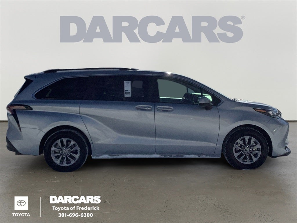 2024 Toyota Sienna XLE
