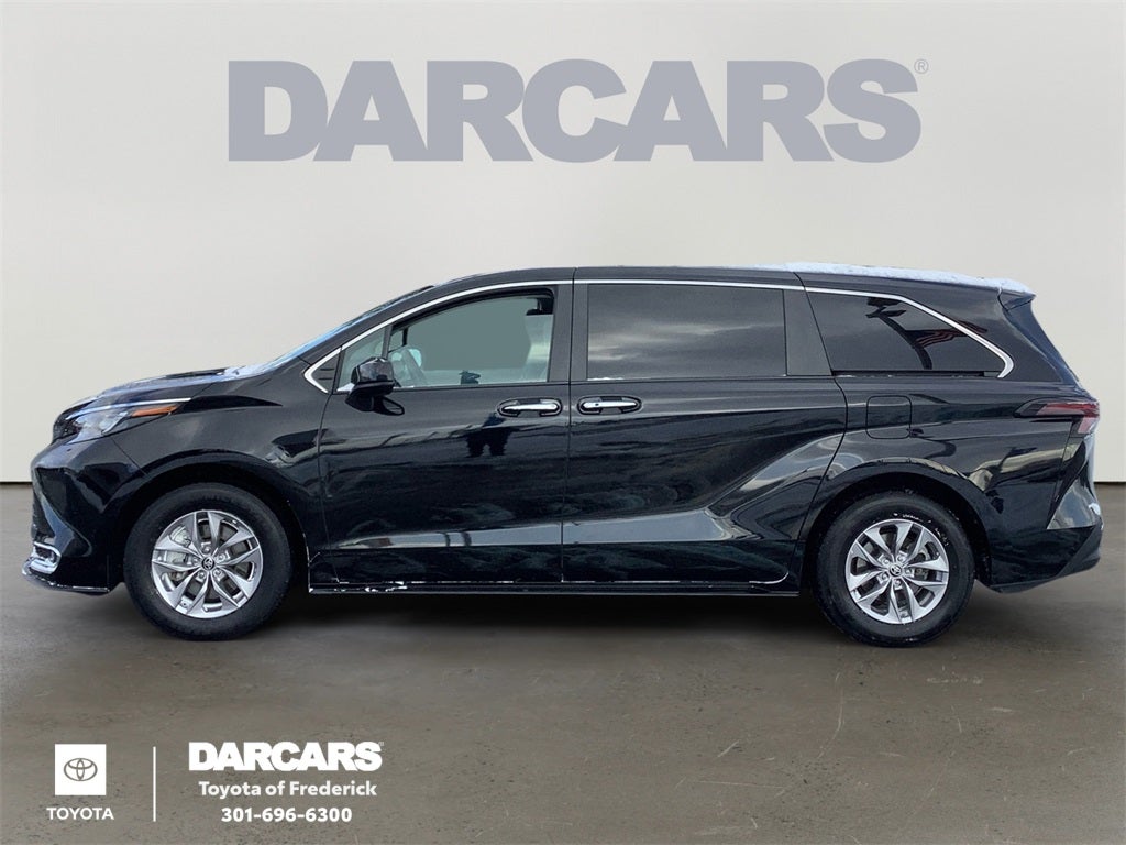 2024 Toyota Sienna XLE 8 Passenger