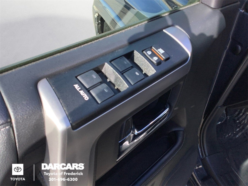 2024 Toyota 4Runner W/3rd row seat SR5