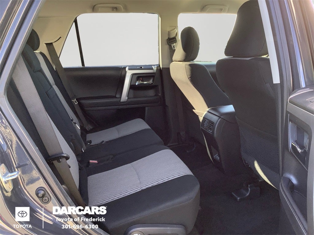 2024 Toyota 4Runner W/3rd row seat SR5