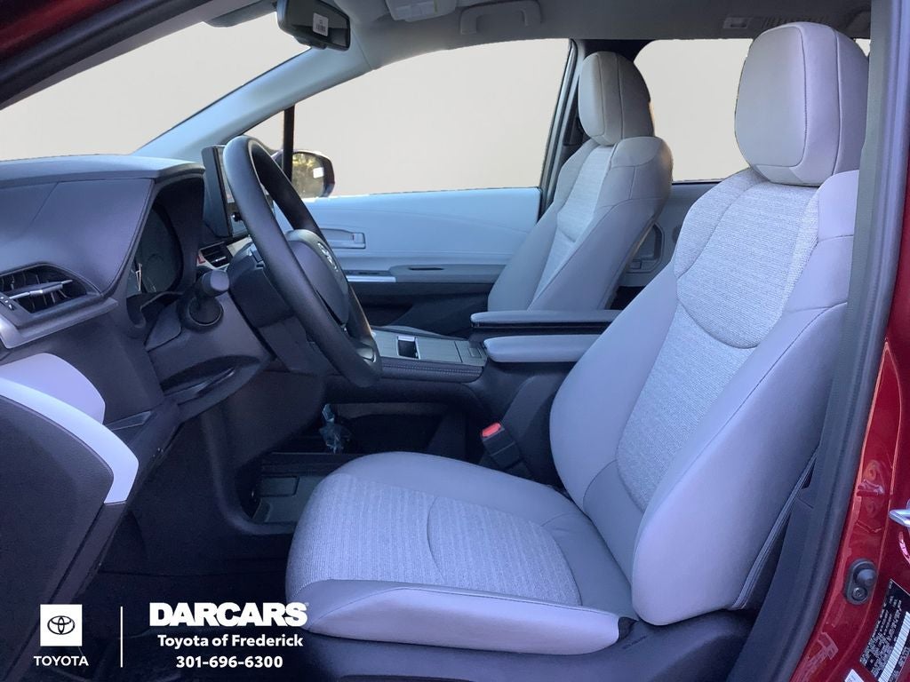 2026 Toyota Sienna LE 8 Passenger